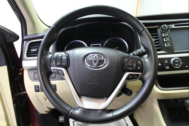 Photo of 2019 Ooh La La Rouge Mica Toyota Highlander