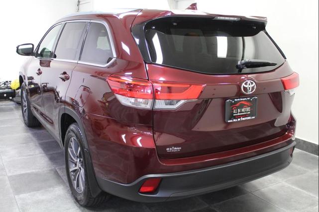 Photo of 2019 Ooh La La Rouge Mica Toyota Highlander