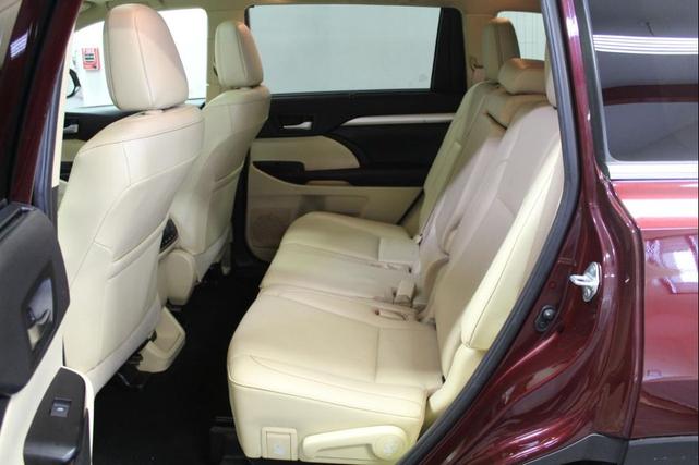Photo of 2019 Ooh La La Rouge Mica Toyota Highlander
