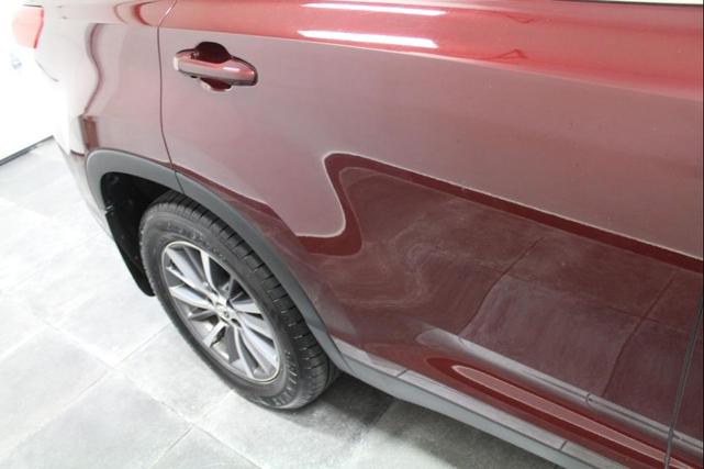 Photo of 2019 Ooh La La Rouge Mica Toyota Highlander