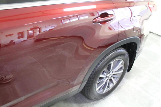 Photo of 2019 Ooh La La Rouge Mica Toyota Highlander