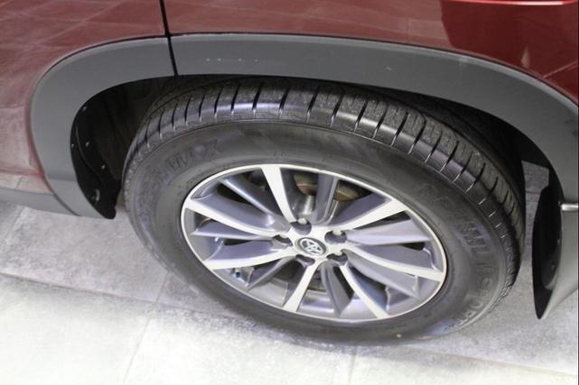 Photo of 2019 Ooh La La Rouge Mica Toyota Highlander