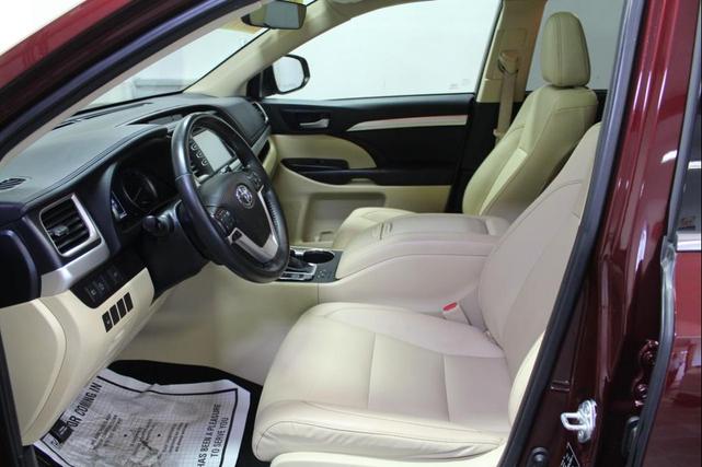 Photo of 2019 Ooh La La Rouge Mica Toyota Highlander