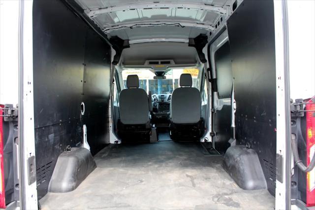 Photo of 2018 Oxford White Ford Transit-250