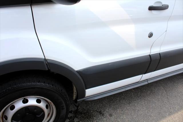 Photo of 2018 Oxford White Ford Transit-250
