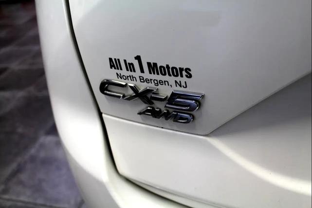 Photo of 2018 Pearl White Mazda CX-5
