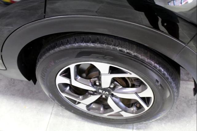 Photo of 2022 Black Cherry Kia Sportage