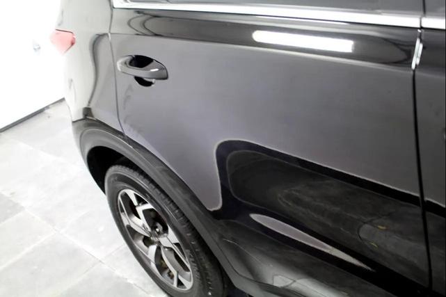 Photo of 2022 Black Cherry Kia Sportage