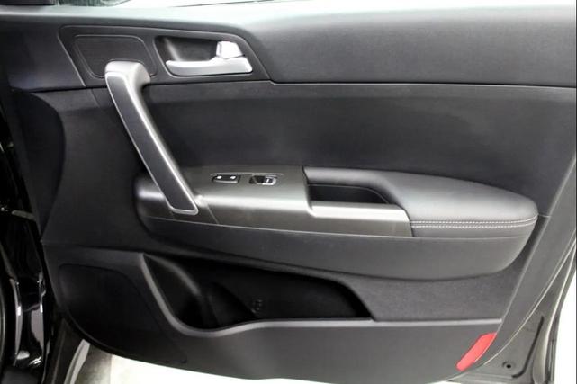 Photo of 2022 Black Cherry Kia Sportage