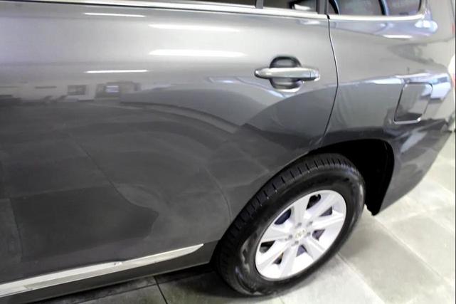 Photo of 2012 Magnetic Gray Metallic Toyota Highlander