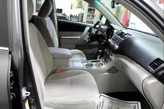 Photo of 2012 Magnetic Gray Metallic Toyota Highlander