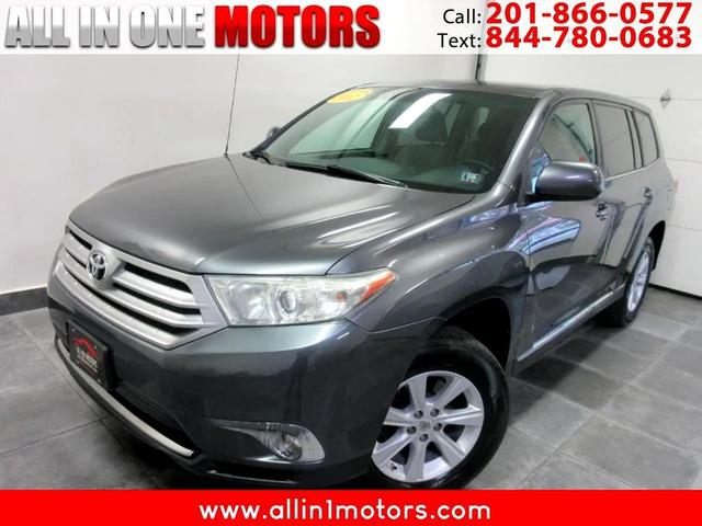 Photo of 2012 Magnetic Gray Metallic Toyota Highlander