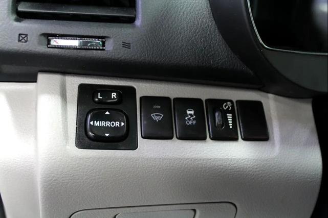Photo of 2012 Magnetic Gray Metallic Toyota Highlander