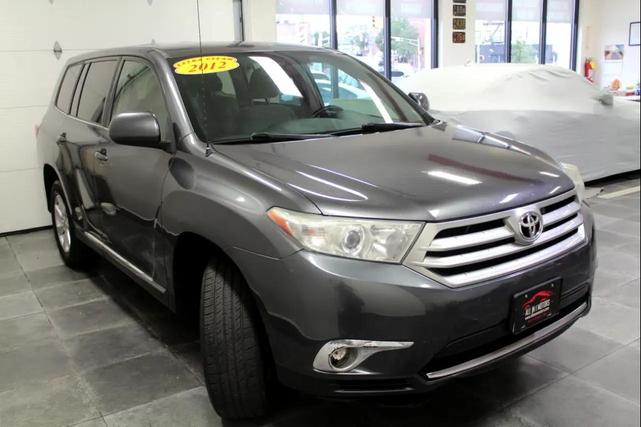 Photo of 2012 Magnetic Gray Metallic Toyota Highlander