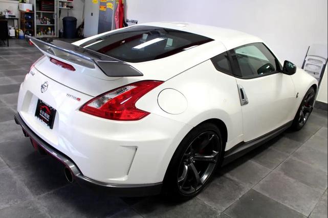 Photo of 2014 Pearl White Nissan 370Z