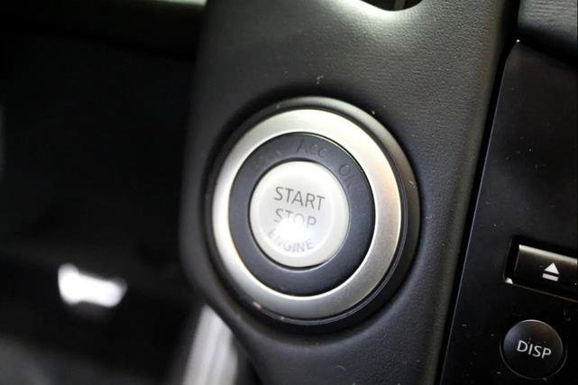 Photo of 2014 Pearl White Nissan 370Z