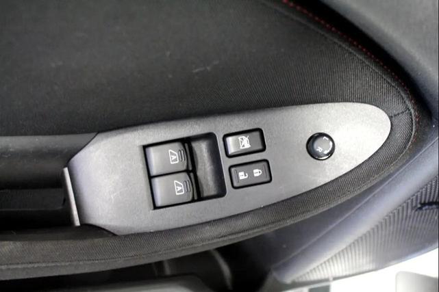 Photo of 2014 Pearl White Nissan 370Z