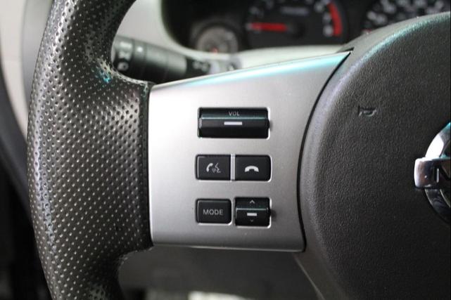 Photo of 2015 Super Black Nissan Frontier