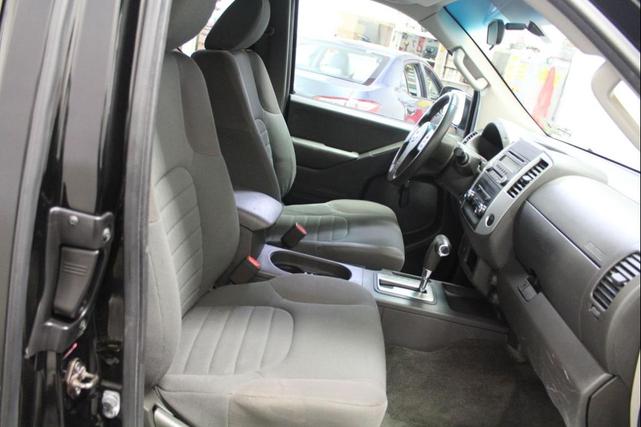 Photo of 2015 Super Black Nissan Frontier