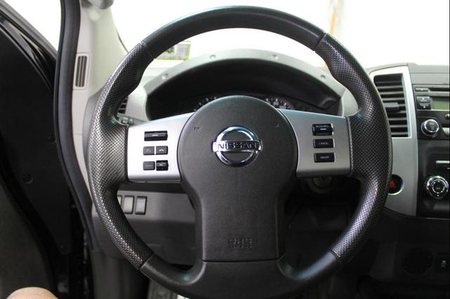 Photo of 2015 Super Black Nissan Frontier