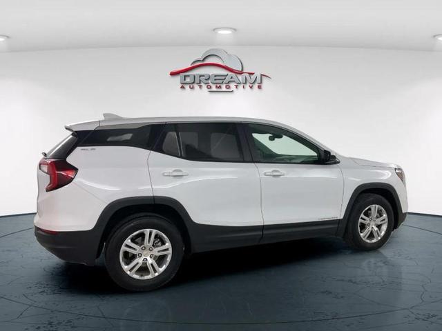 Photo of 2024 White GMC Terrain