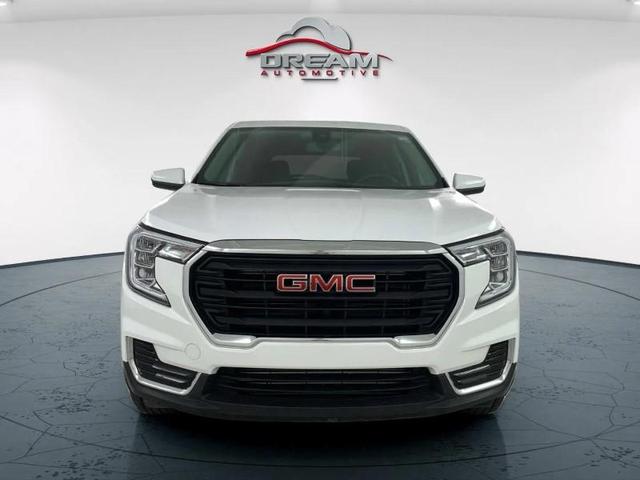 Photo of 2024 White GMC Terrain