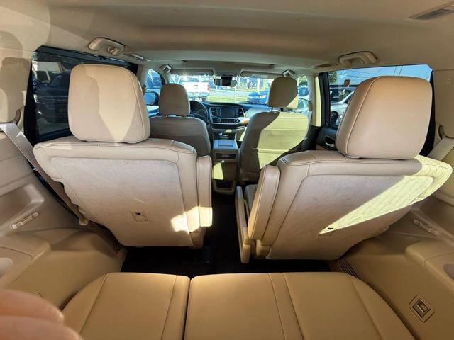 Photo of 2018 Blizzard Pearl Toyota Highlander