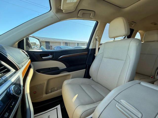 Photo of 2018 Blizzard Pearl Toyota Highlander