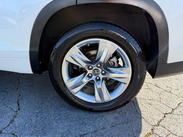 Photo of 2018 Blizzard Pearl Toyota Highlander