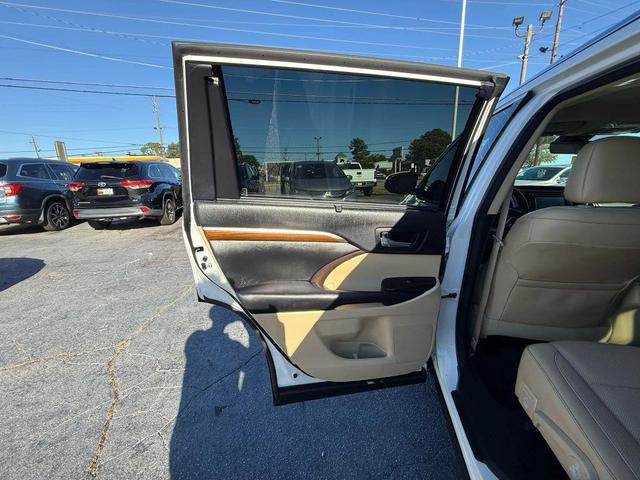 Photo of 2018 Blizzard Pearl Toyota Highlander