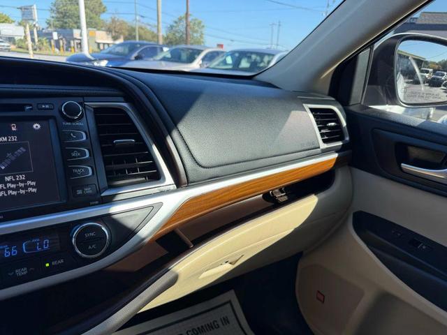 Photo of 2018 Blizzard Pearl Toyota Highlander