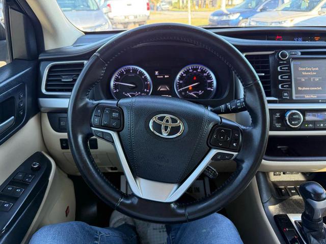 Photo of 2018 Blizzard Pearl Toyota Highlander