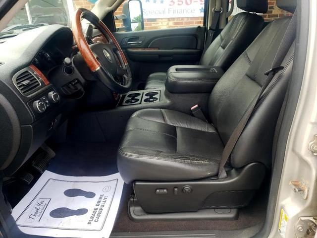 Photo of 2007 Silver Chevrolet Silverado 3500