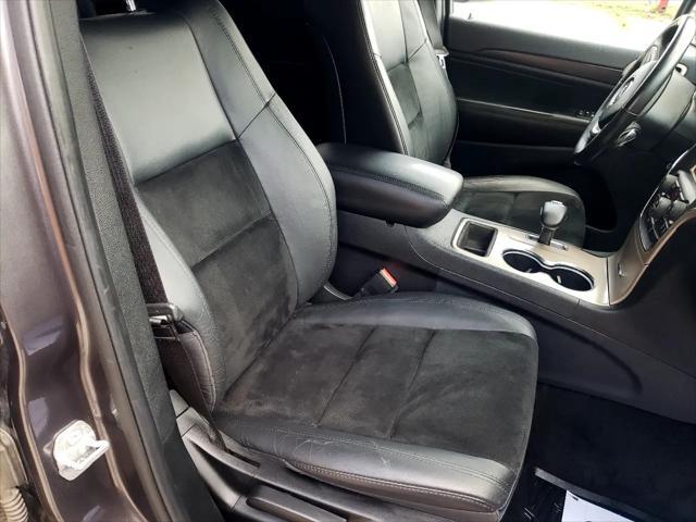 Photo of 2015 Gray Jeep Grand Cherokee