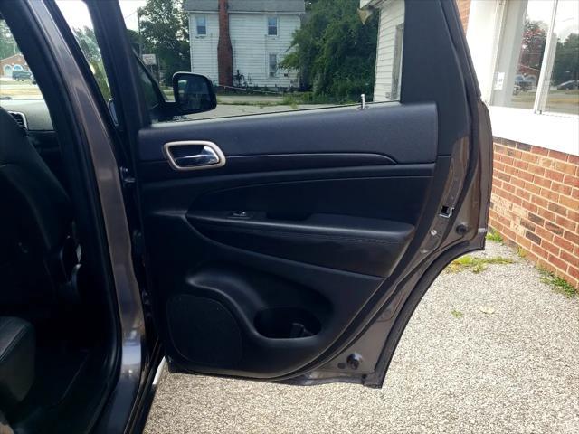 Photo of 2015 Gray Jeep Grand Cherokee