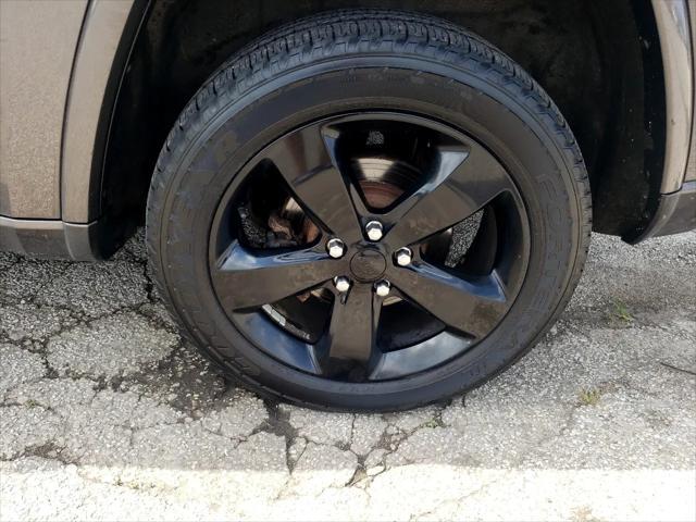 Photo of 2015 Gray Jeep Grand Cherokee