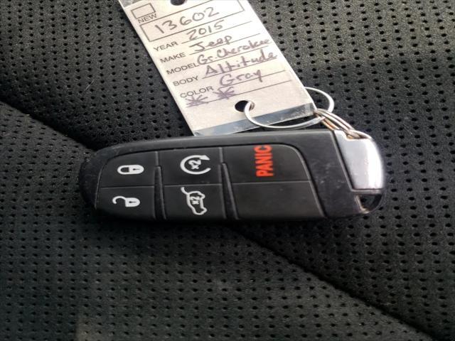 Photo of 2015 Gray Jeep Grand Cherokee