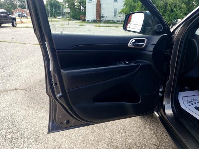Photo of 2015 Gray Jeep Grand Cherokee