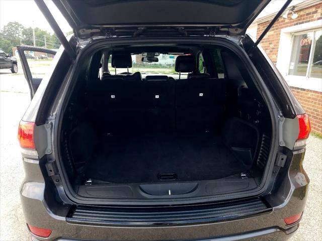 Photo of 2015 Gray Jeep Grand Cherokee