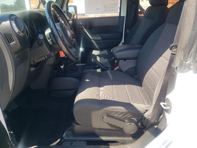 Photo of 2012 White Jeep Wrangler