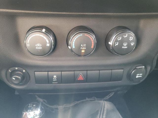 Photo of 2012 White Jeep Wrangler