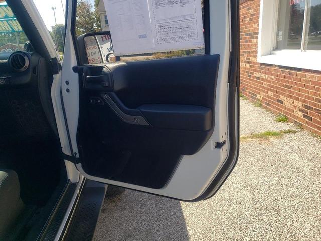 Photo of 2012 White Jeep Wrangler