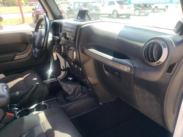 Photo of 2012 White Jeep Wrangler
