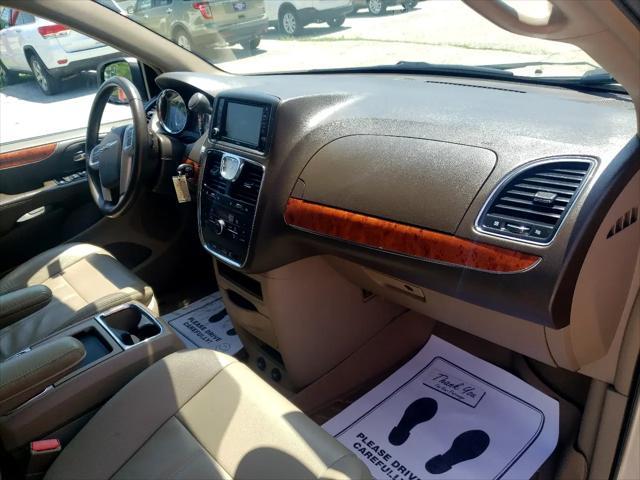 Photo of 2015 Tan Chrysler Town & Country