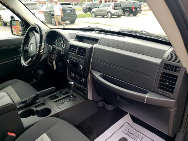 Photo of 2010 Gray Jeep Liberty