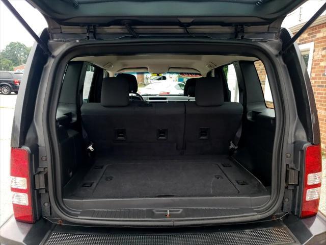 Photo of 2010 Gray Jeep Liberty