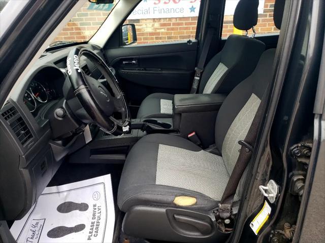 Photo of 2010 Gray Jeep Liberty