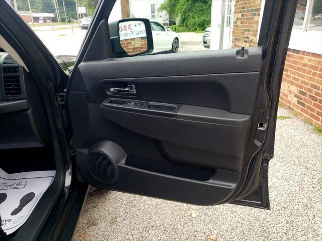 Photo of 2010 Gray Jeep Liberty