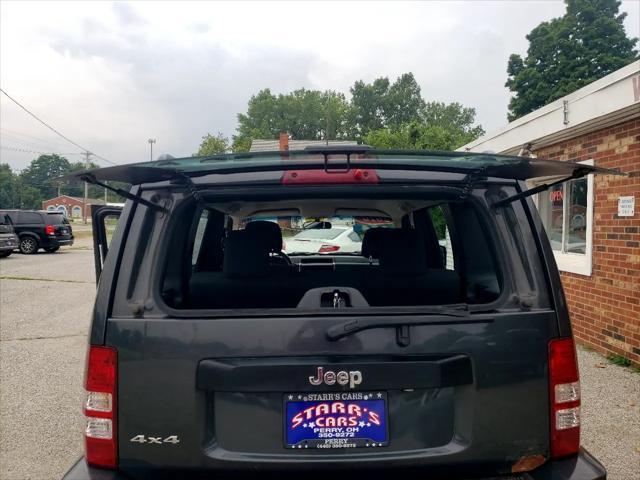 Photo of 2010 Gray Jeep Liberty
