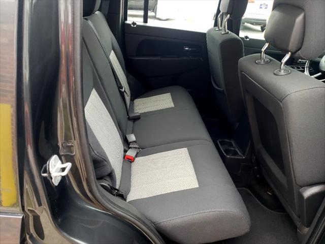 Photo of 2010 Gray Jeep Liberty
